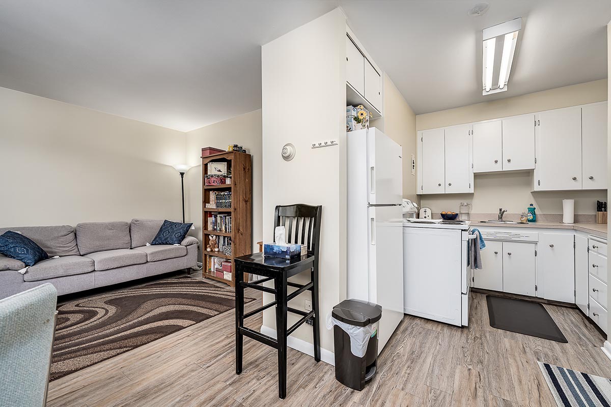 Park Manor Apartments - Rental - 235 Fairford St E - Moose Jaw