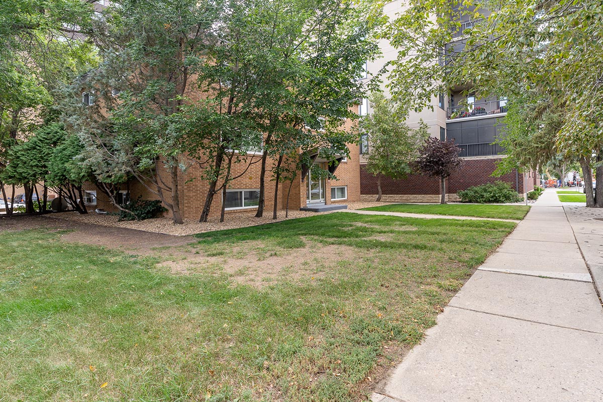 Park Manor Apartments - Rental - 235 Fairford St E - Moose Jaw