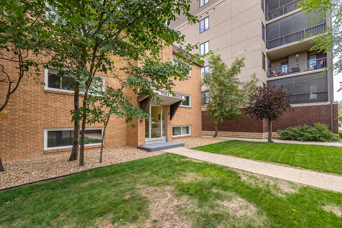 Park Manor Apartments - Rental - 235 Fairford St E - Moose Jaw
