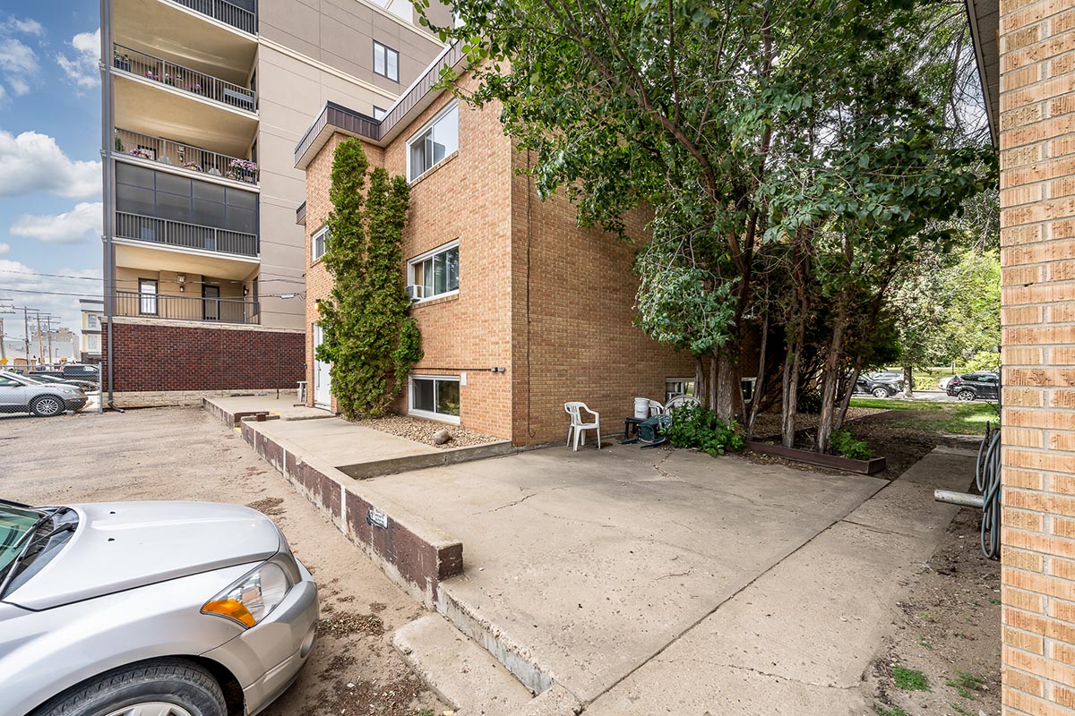 Park Manor Apartments - Rental - 235 Fairford St E - Moose Jaw