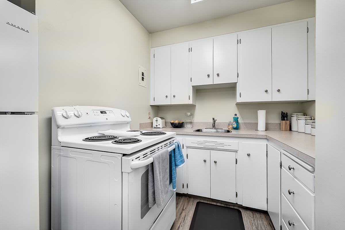 Park Manor Apartments - Rental - 235 Fairford St E - Moose Jaw